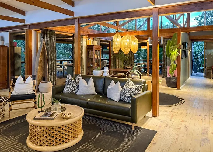 Makakatana Bay Lodge